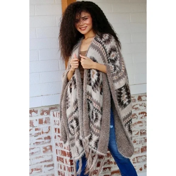 ANGIE Sedona Southwestern Sweater Wrap with Fringe - Picture 5 of 7